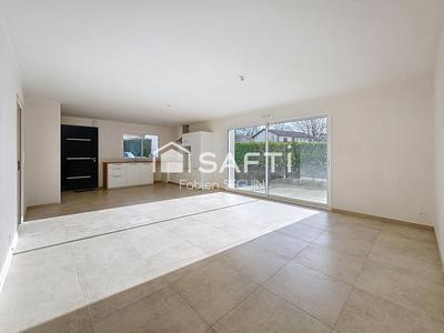 Maison - 92 m² - 4 pièces