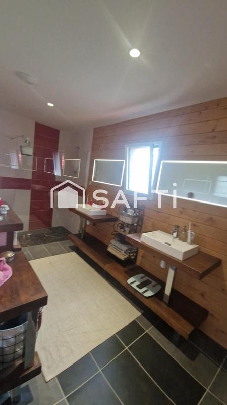 Maison - 228 m² - 7 pièces