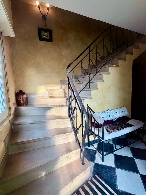 Maison - 180 m² - 6 pièces