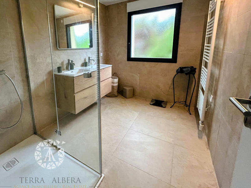 Villa - 235 m² - 8 pièces