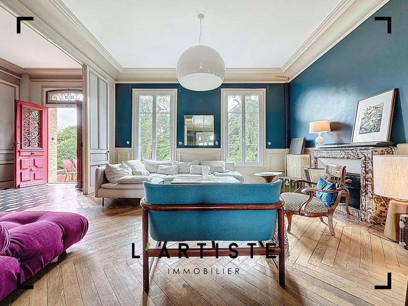 Maison - 353 m² - 11 pièces