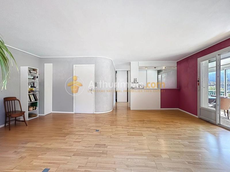 Maison - 285 m² - 8 pièces