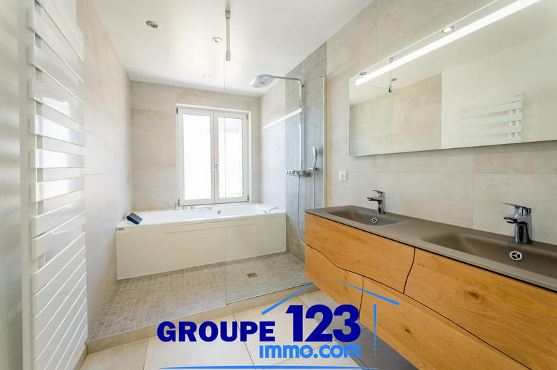 Appartement - 125 m² - 5 pièces