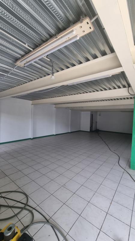 Local commercial - 80 m² - 1 pièce