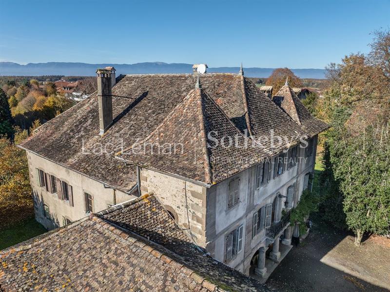 Maison - 1 131 m² - 15 pièces