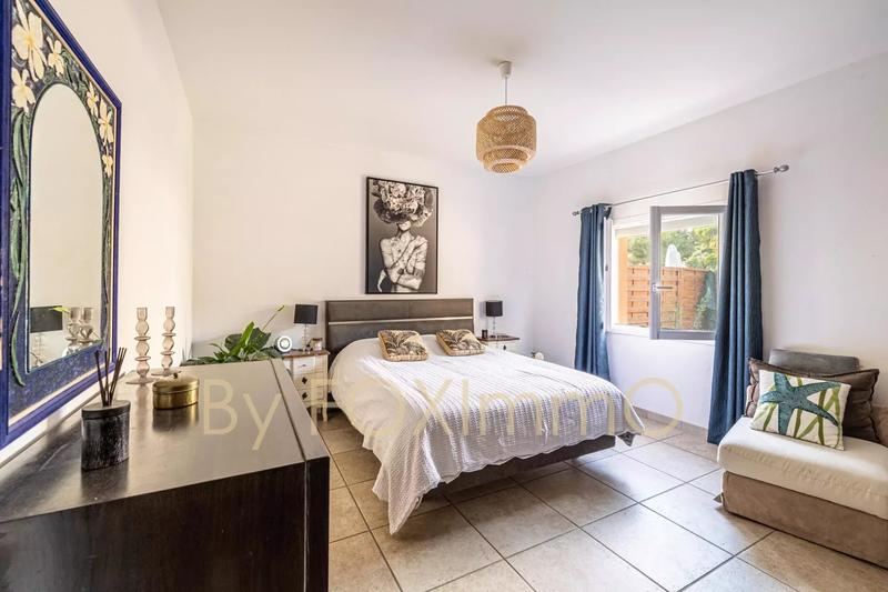 Maison - 330 m² - 9 pièces