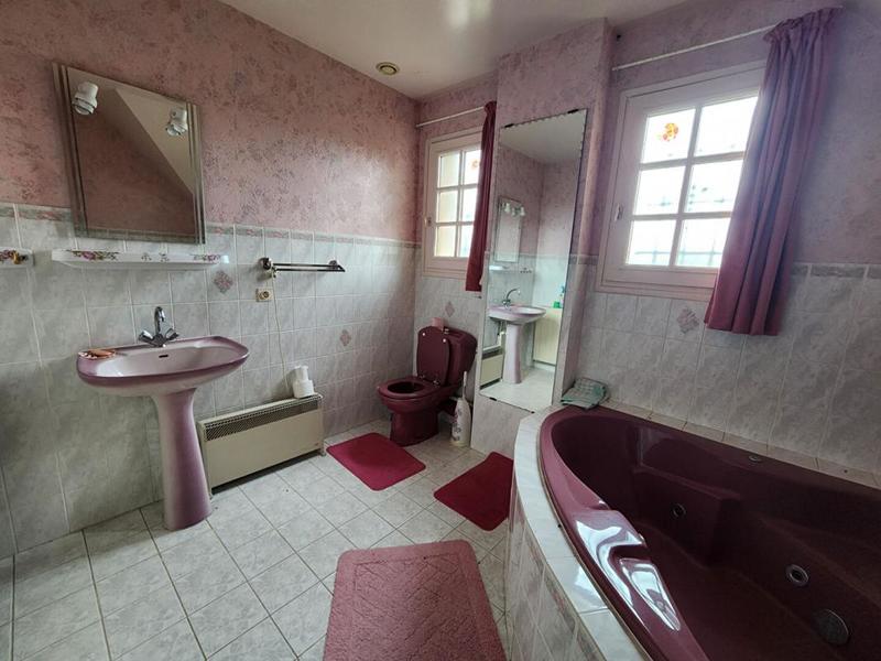 Maison - 210 m² - 7 pièces