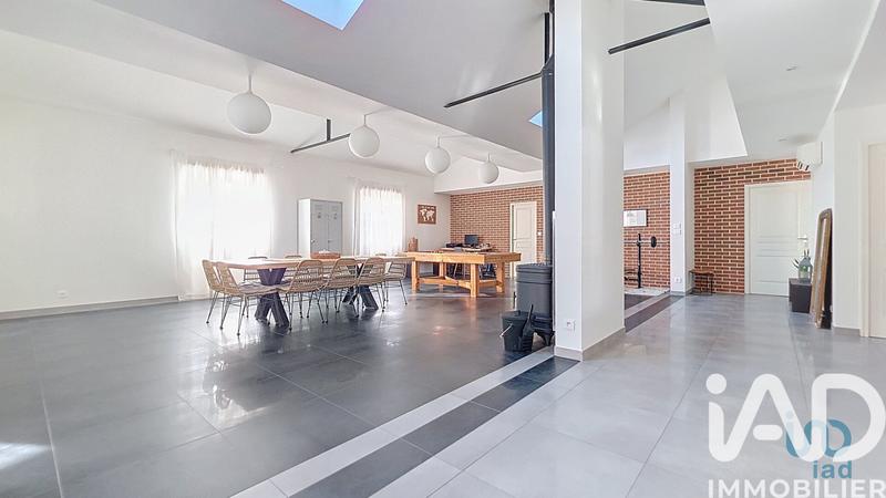 Maison - 239 m² - 9 pièces