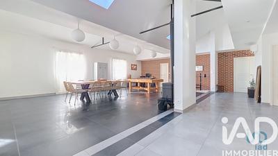 Maison - 239 m² - 9 pièces