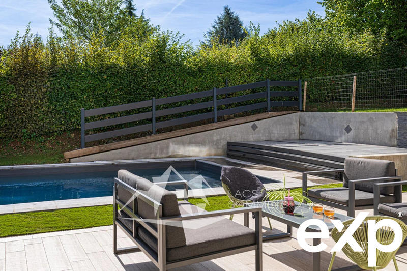 Villa - 243 m² - 9 pièces