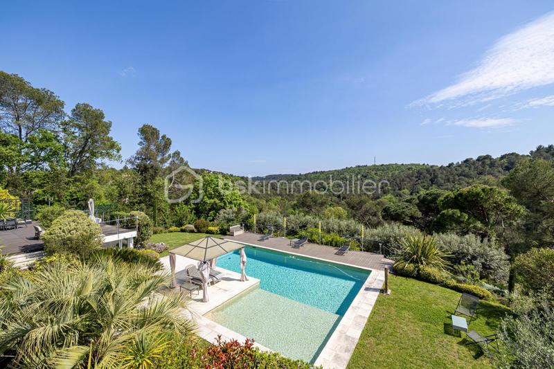 Maison d'architecte - 518 m² - 12 pièces