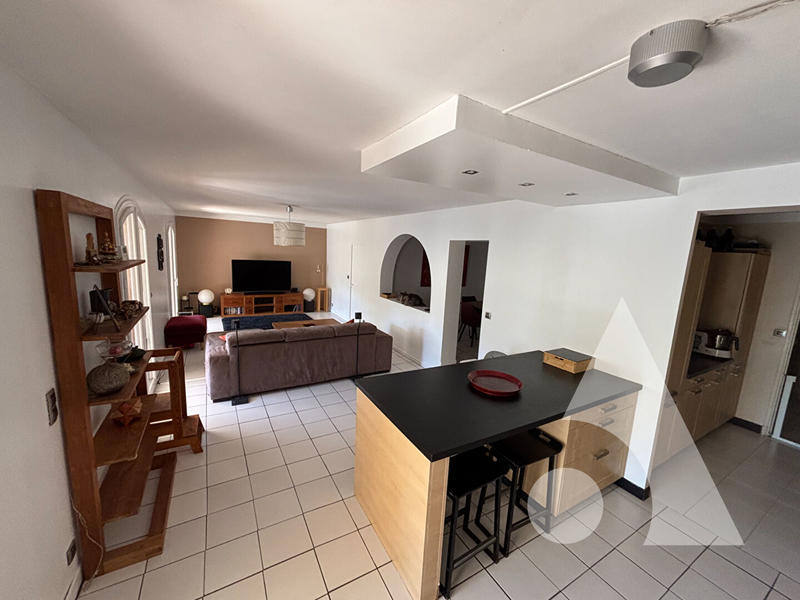 Maison - 182 m² - 7 pièces