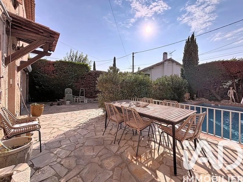 Maison - 260 m² - 8 pièces