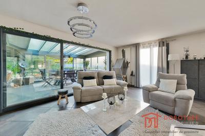 Maison - 212 m² - 8 pièces