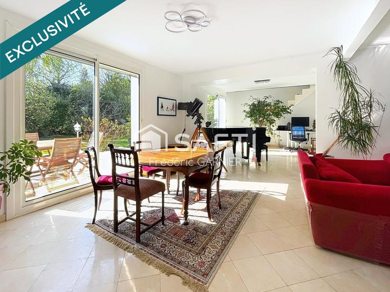 Maison - 212 m² - 7 pièces