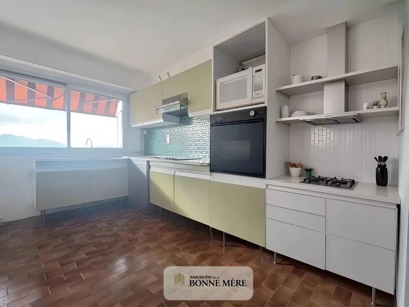 Appartement - 102 m² - 5 pièces