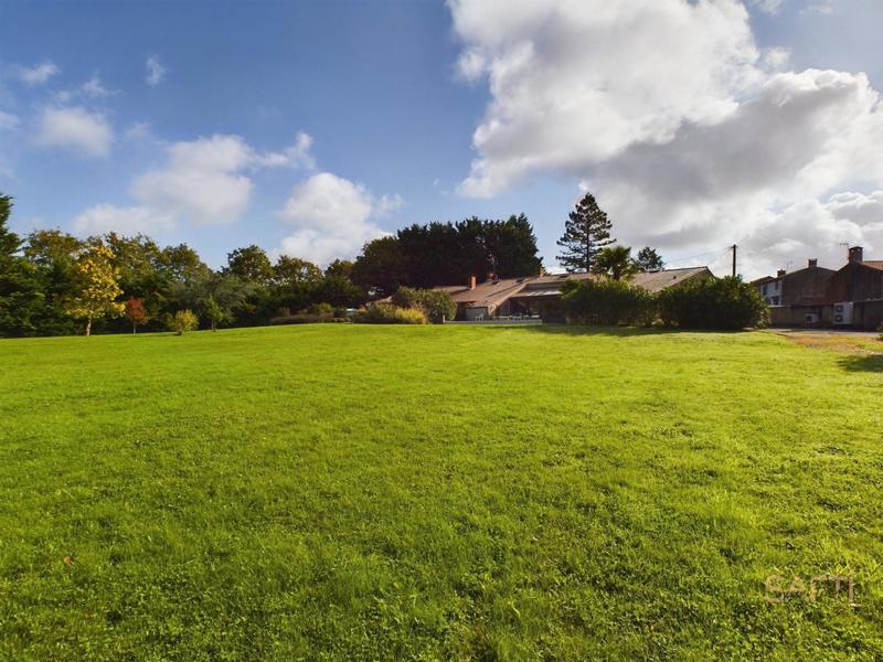 Maison - 415 m² - 12 pièces