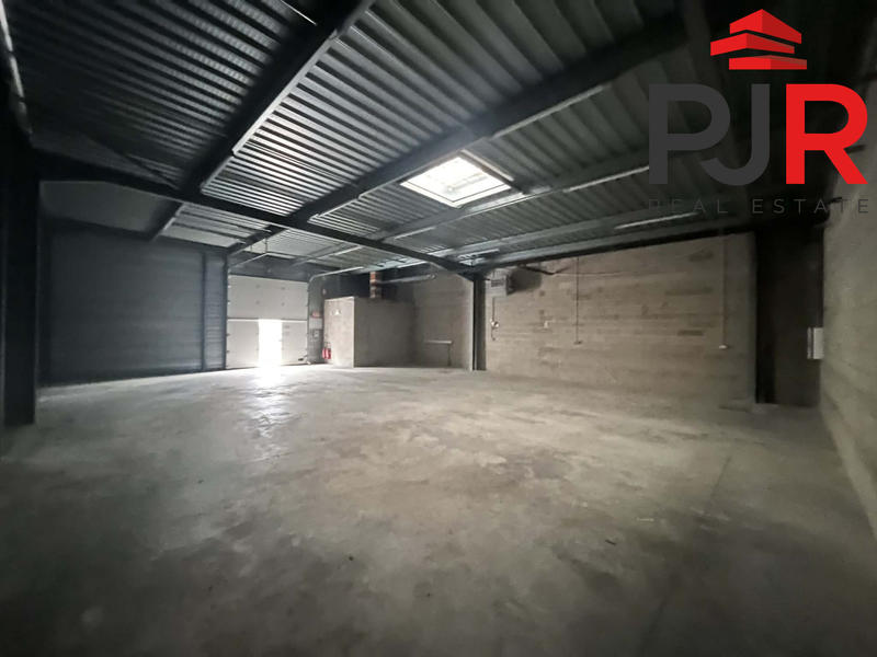 Local d'activités - 172 m²