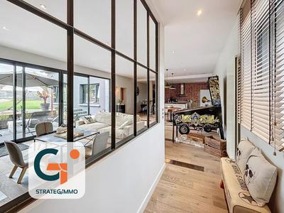 Maison - 240 m² - 7 pièces