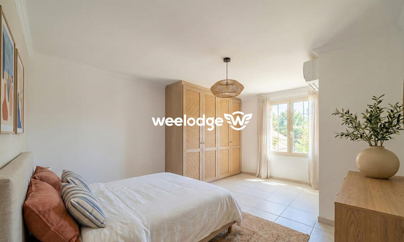 Maison traditionnelle - 225 m² - 9 pièces