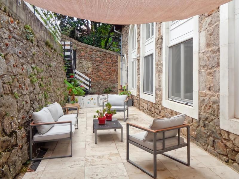 Maison - 400 m² - 15 pièces