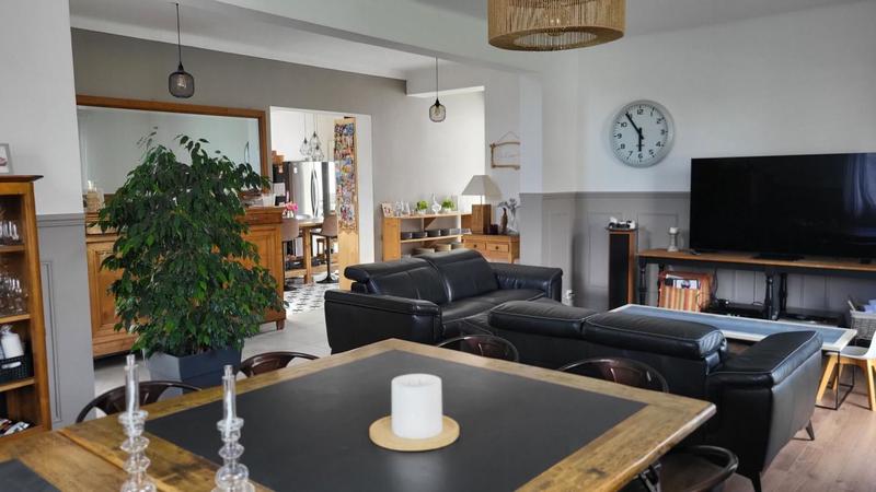 Maison - 240 m² - 7 pièces