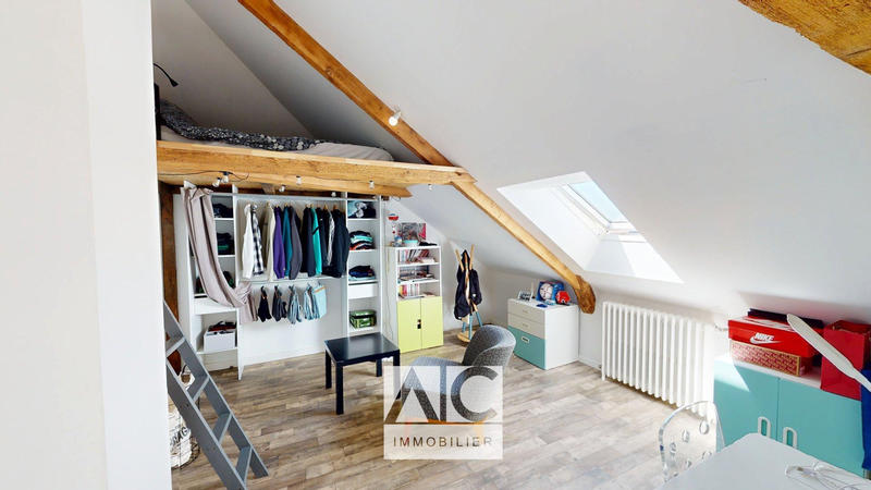 Maison - 225 m² - 11 pièces