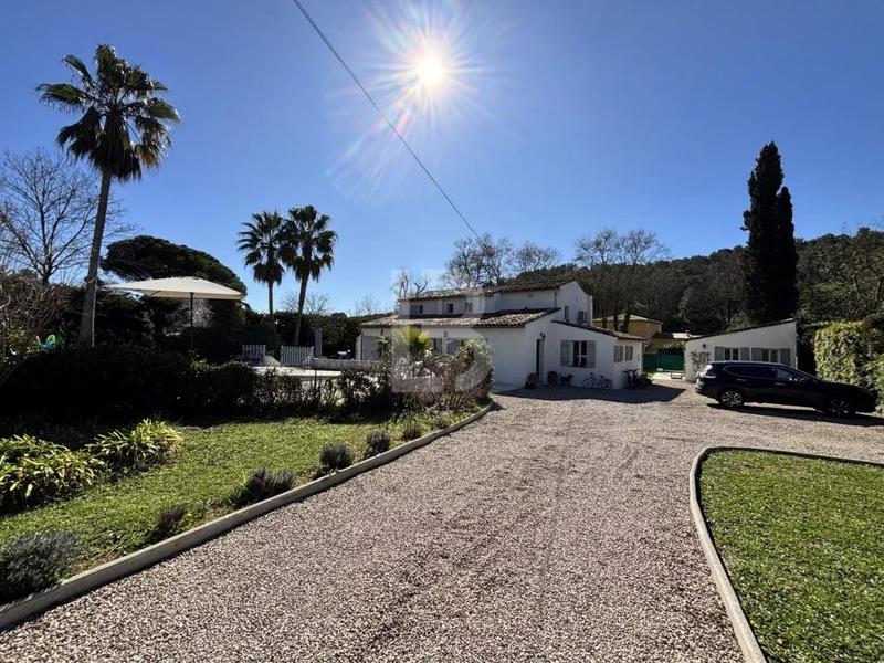 Villa - 204 m² - 8 pièces