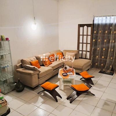 Maison - 246 m² - 11 pièces