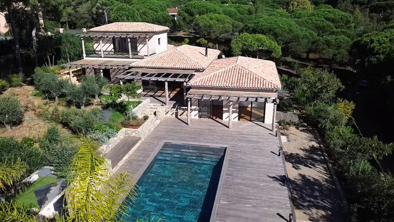 Maison - 250 m² - 5 pièces