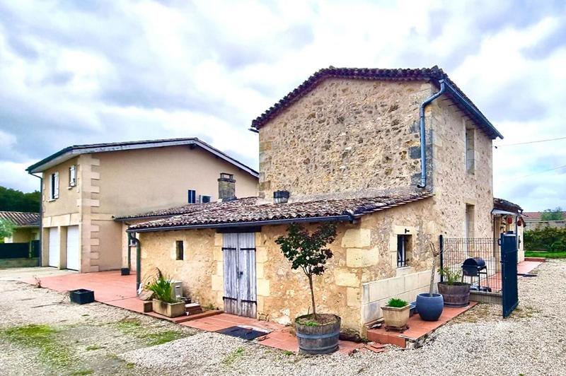 Maison - 220 m² - 9 pièces