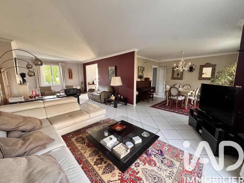 Maison - 214 m² - 8 pièces