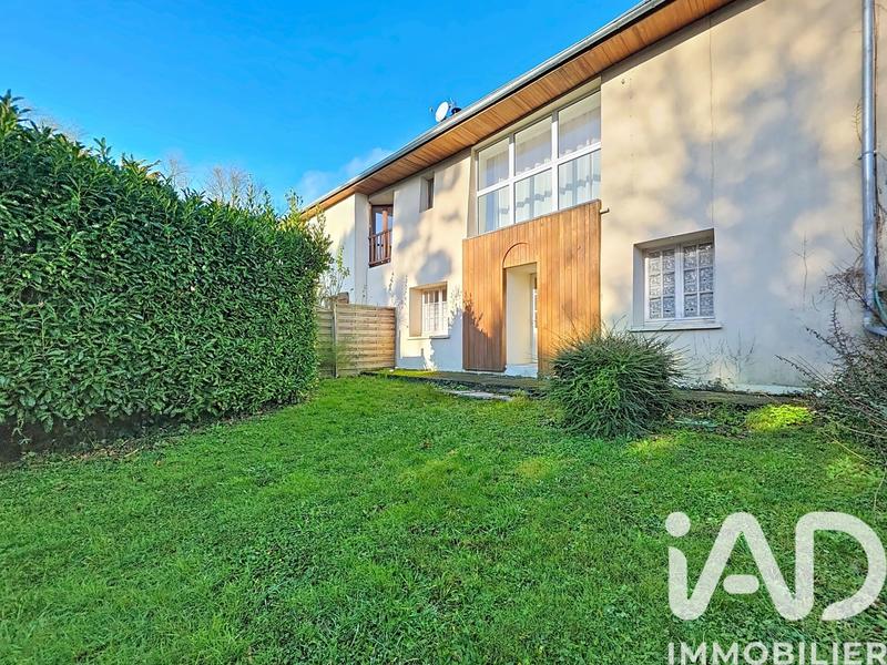 Maison - 250 m² - 8 pièces