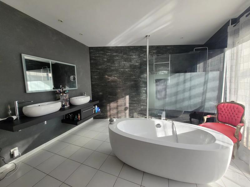 Propriété - 545 m² - 12 pièces