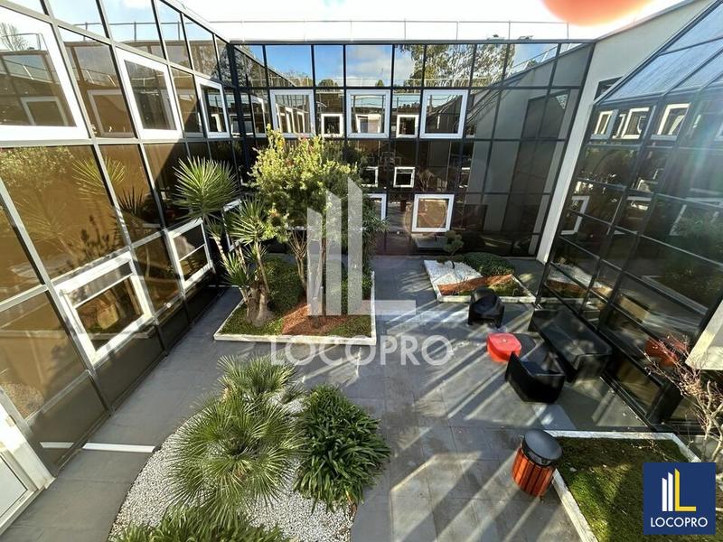 Bureau - 838 m²