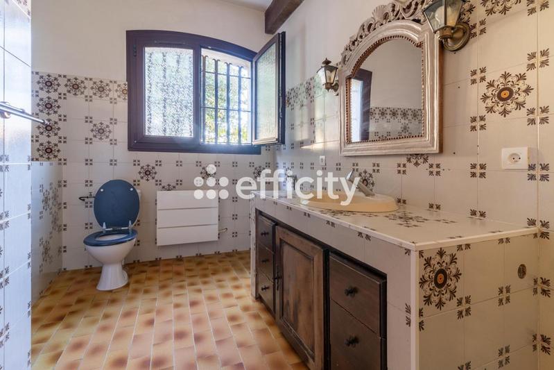 Maison - 328 m² - 8 pièces