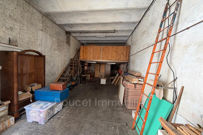 Parking / Garage - 75 m²