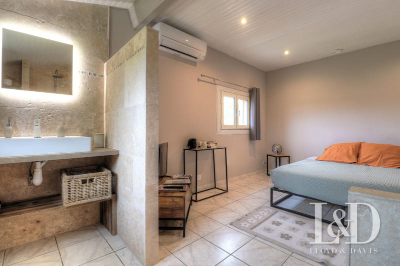 Maison - 239 m² - 8 pièces