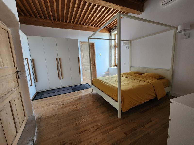 Maison en pierre - 213 m² - 9 pièces