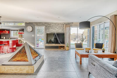 Maison - 181 m² - 6 pièces