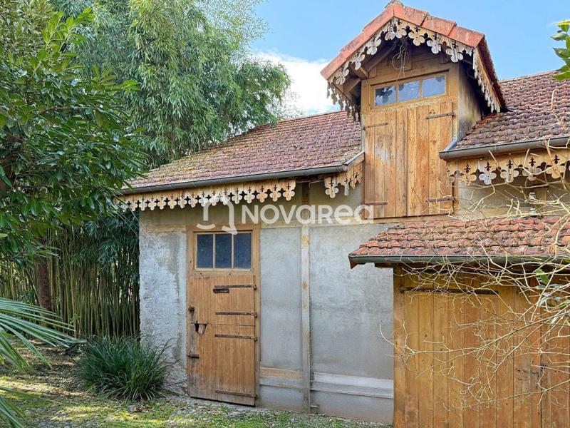 Villa - 259 m² - 11 pièces