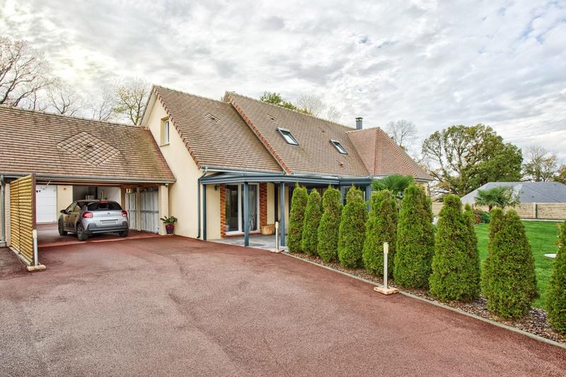 Villa - 193 m² - 9 pièces