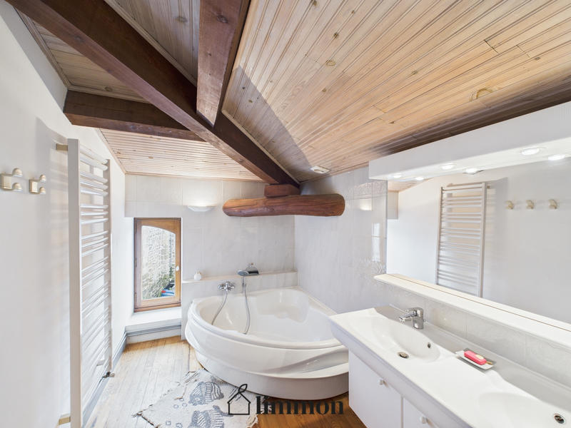 Maison - 228 m² - 8 pièces