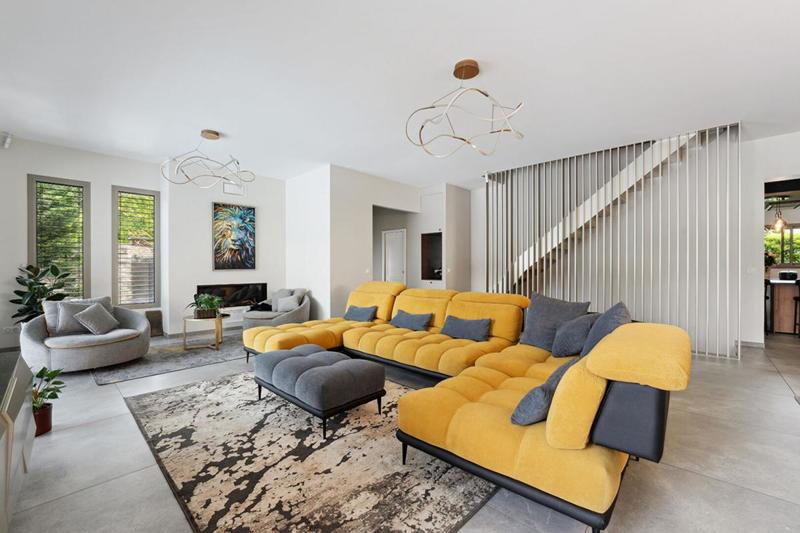 Maison - 270 m² - 7 pièces