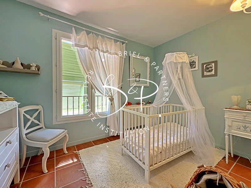 Maison - 267 m² - 8 pièces