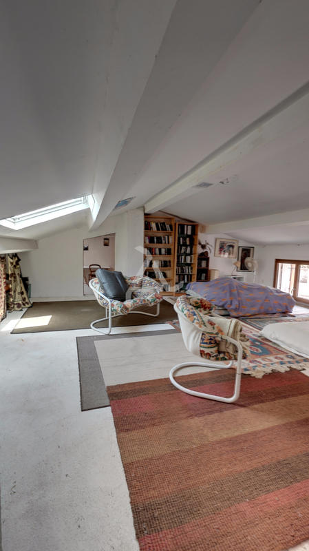 Maison - 235 m² - 7 pièces