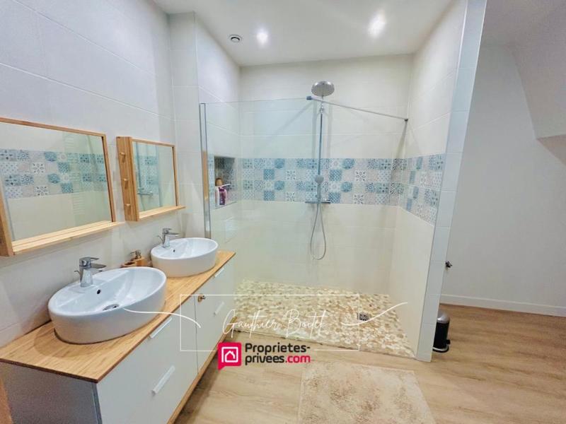 Maison - 167 m² - 8 pièces