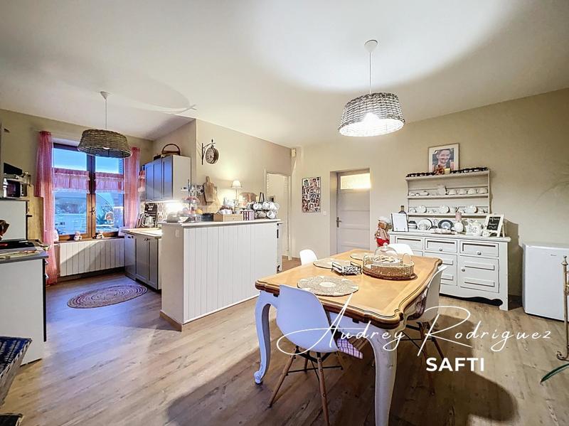 Maison - 310 m² - 11 pièces