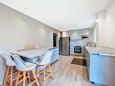 Maison - 230 m² - 7 pièces