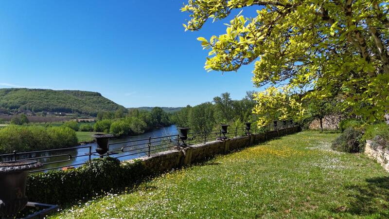 Maison - 260 m² - 10 pièces